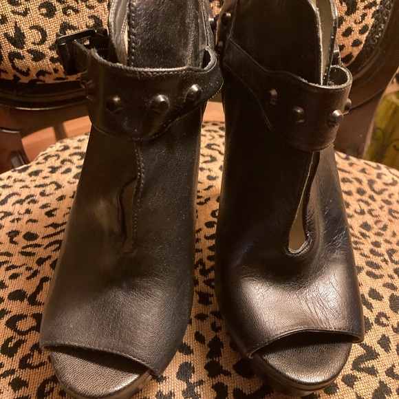 Michael kors booties size 7.5 - Picture 2 of 5